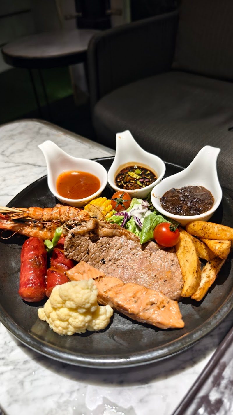 Soiree Rooftop Bar (Four Points by Sheraton Surabaya, Pakuwon Indah)