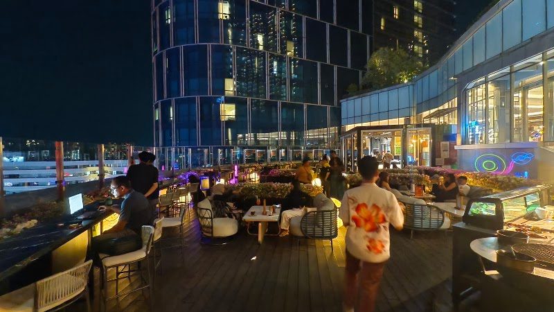 Soiree Rooftop Bar (Four Points by Sheraton Surabaya, Pakuwon Indah)