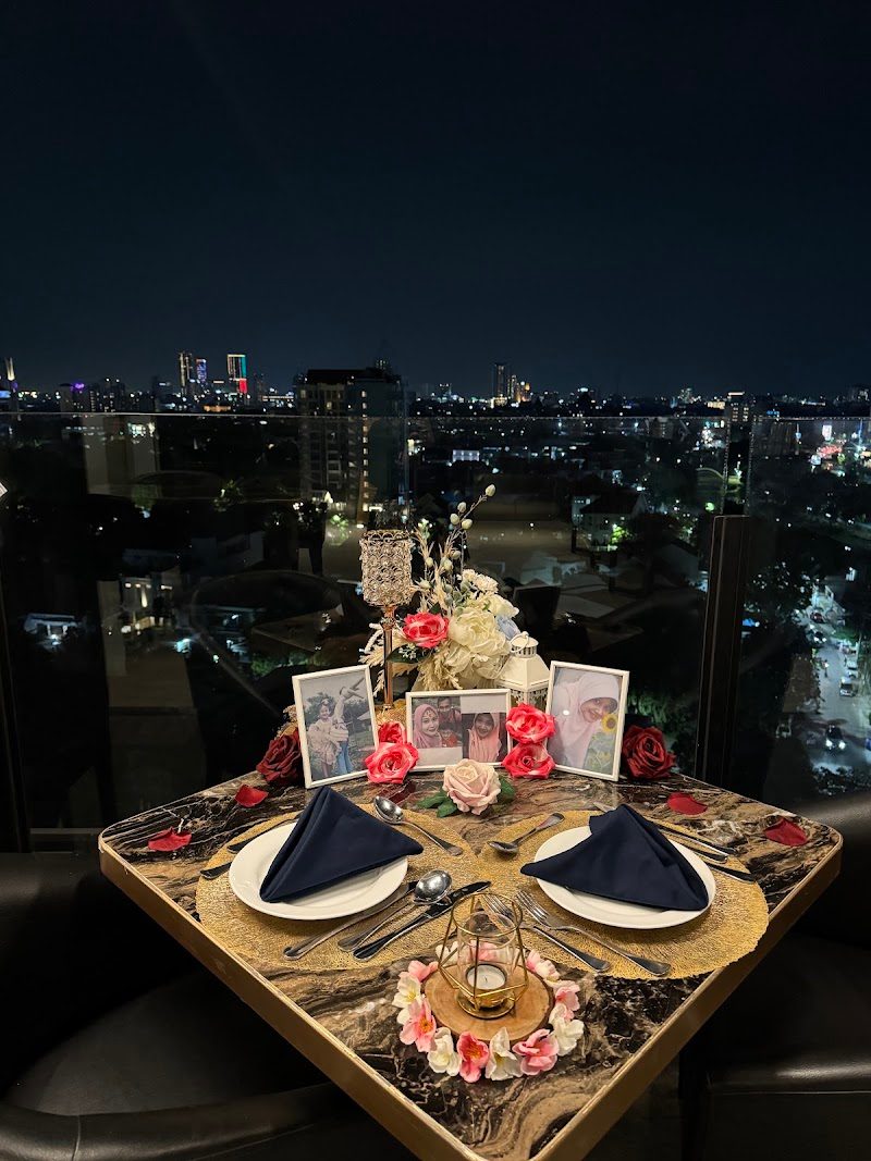 Rooftop Darmo Steakhouse (BATIQA Hotel Darmo)