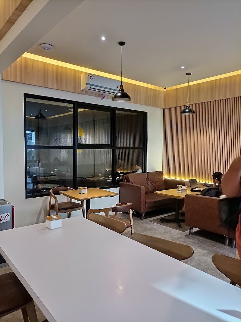 CW Coffee & Eatery Surabaya