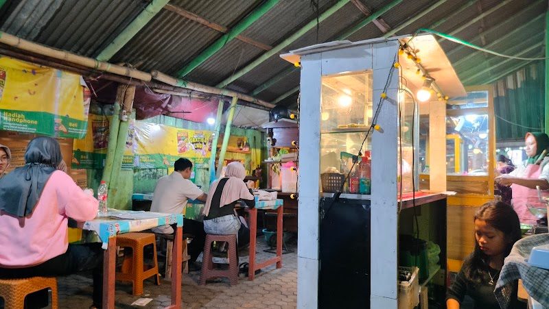 Pujasera Kayutangan