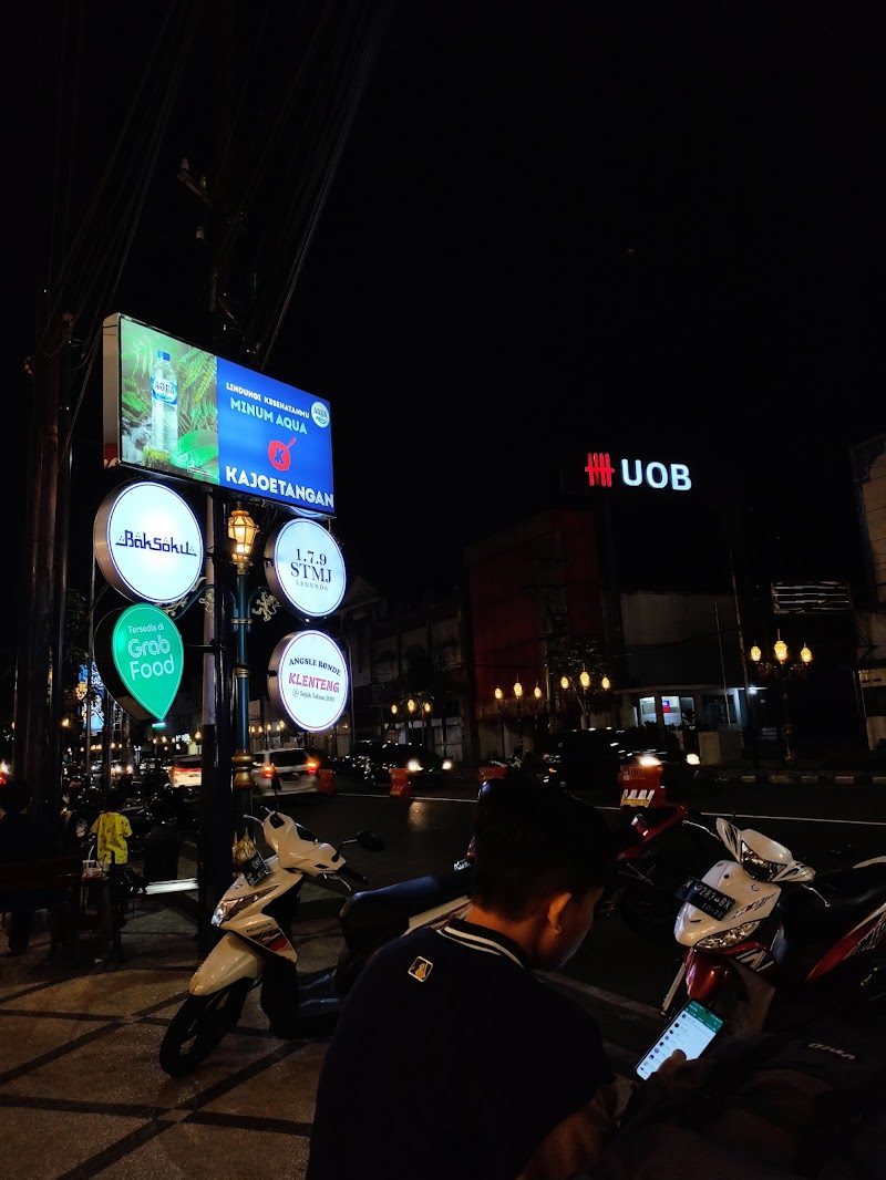 Pujasera Kayutangan