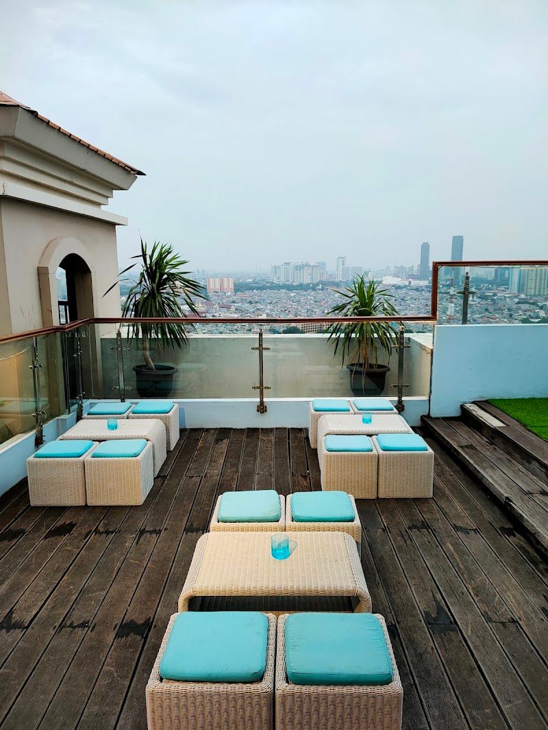 33 Sky Bridge