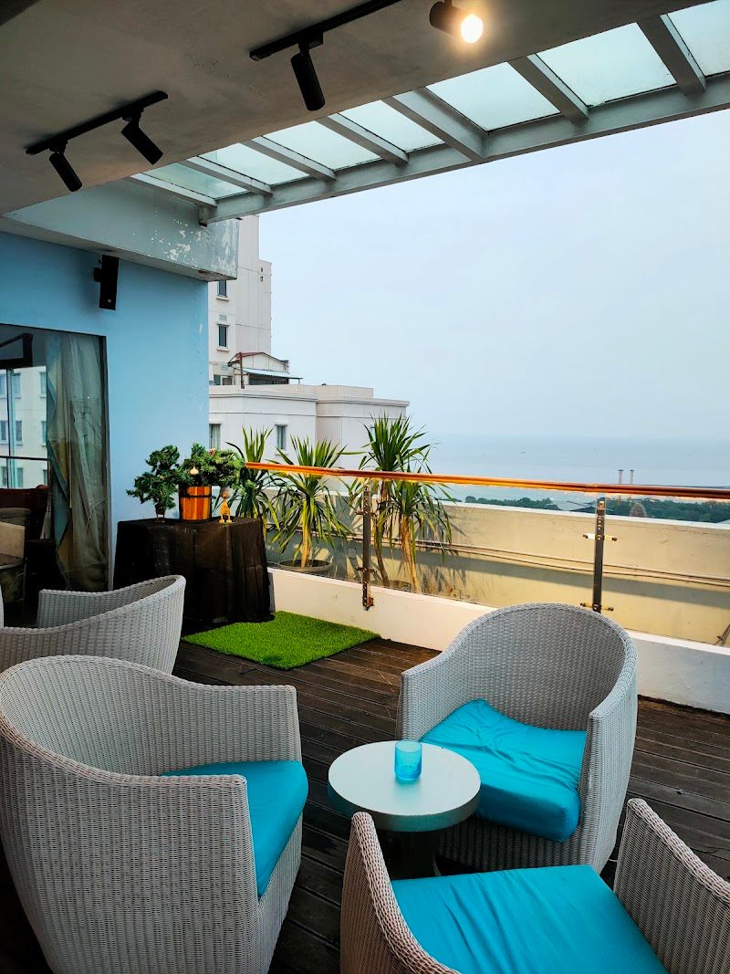 33 Sky Bridge
