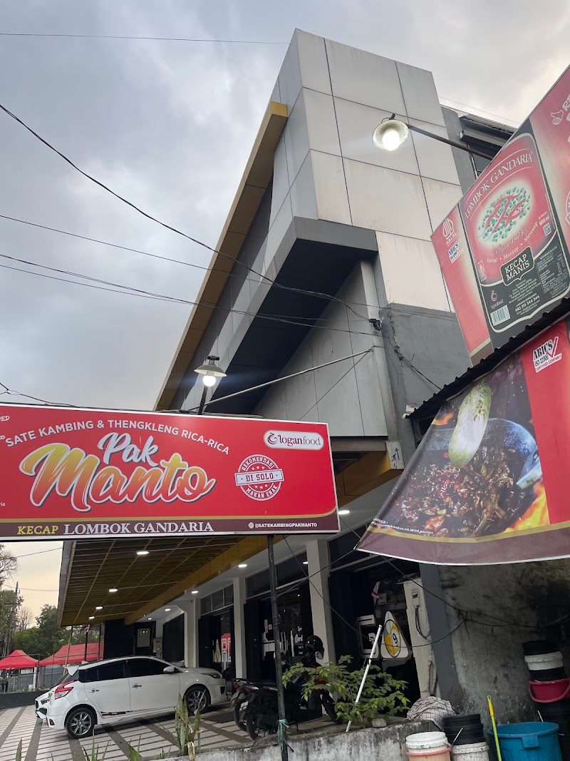Sate Kambing Pak Manto