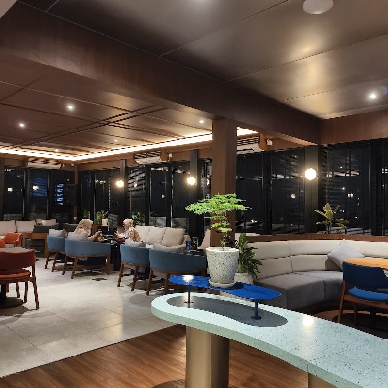 Gin-Gin Cafe, Pool, and Rooftop