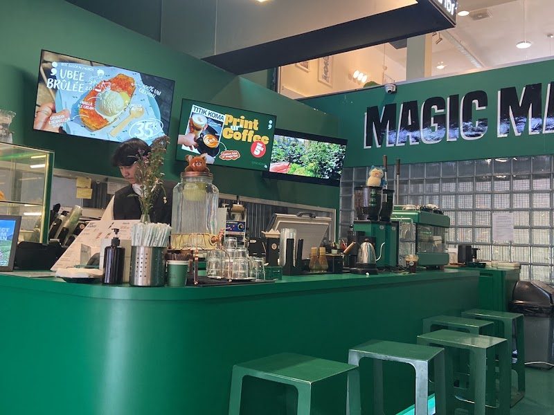 Titik Koma Kayutangan Malang
