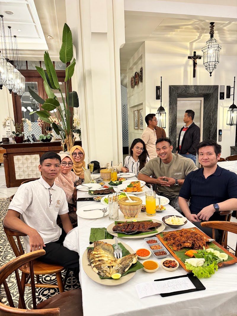 Layar Seafood Manyar