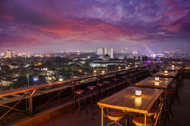 Vesper Sky Bar & Lounge