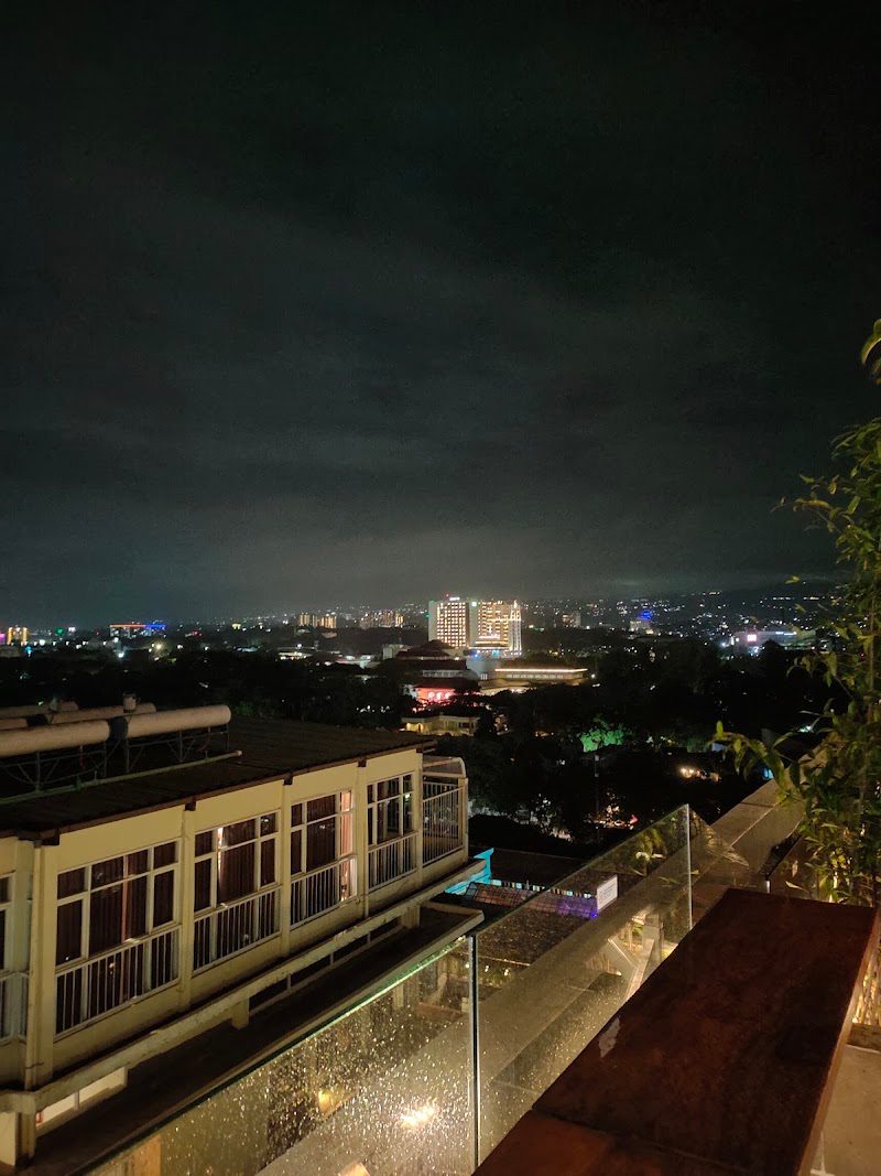 Vesper Sky Bar & Lounge