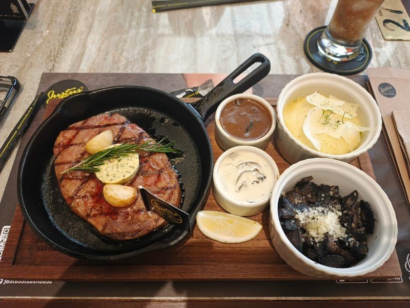 Justus Steak House Jawa