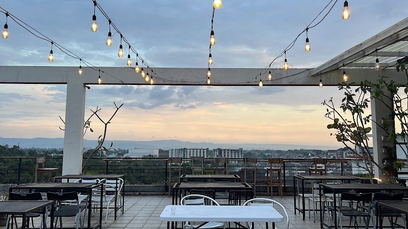 teaLOGi Sky View (Rooftop apartment cafe, Babarsari)