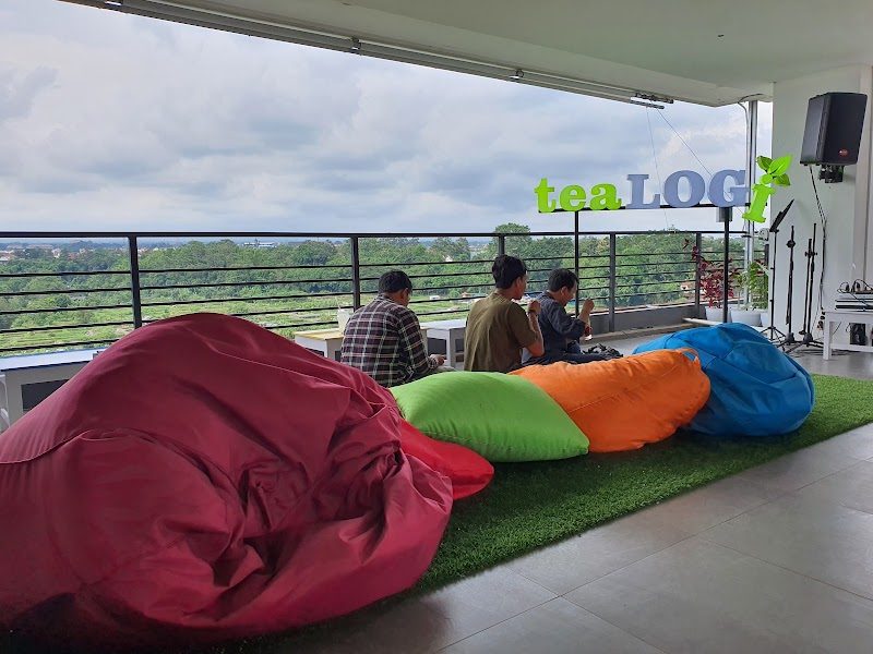 teaLOGi Sky View (Rooftop apartment cafe, Babarsari)