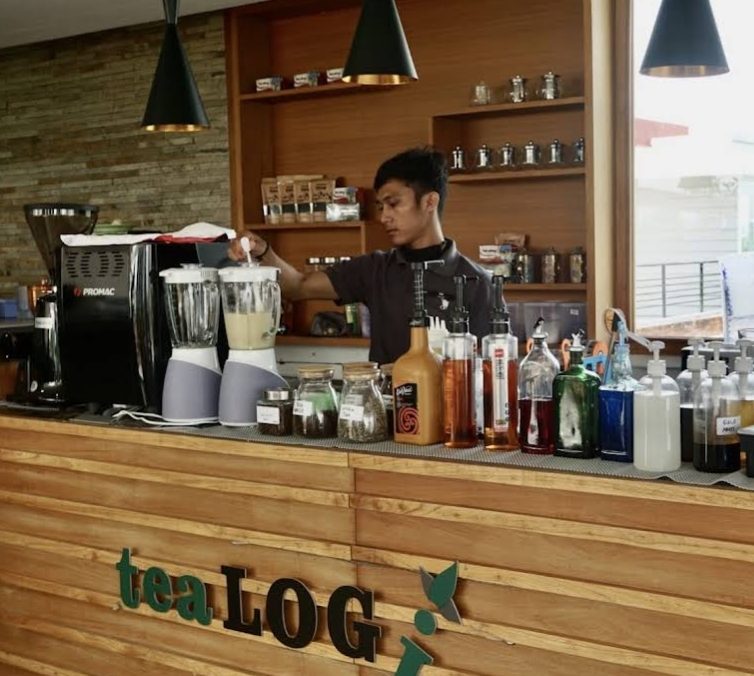 teaLOGi Sky View (Rooftop apartment cafe, Babarsari)
