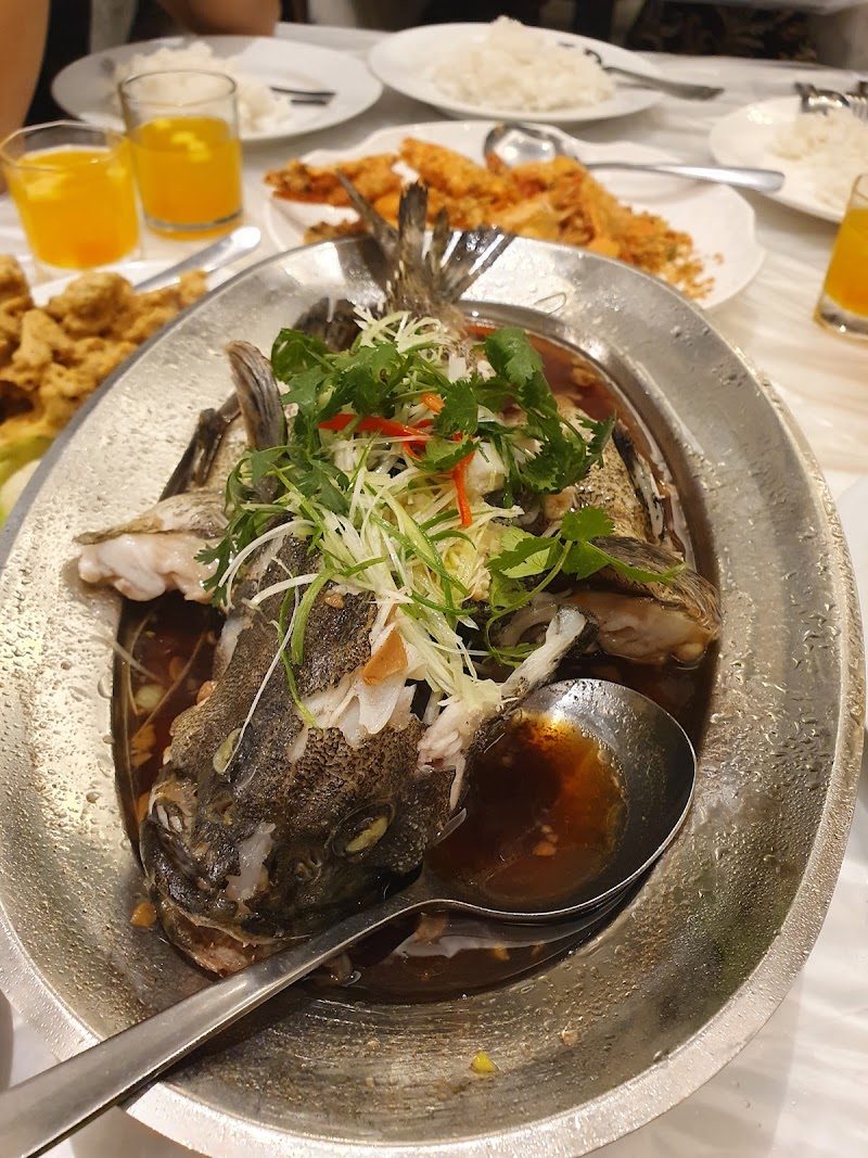 Layar Seafood Bukit Mas