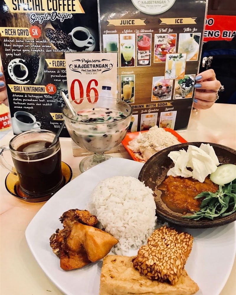 Kajoetangan Food Court
