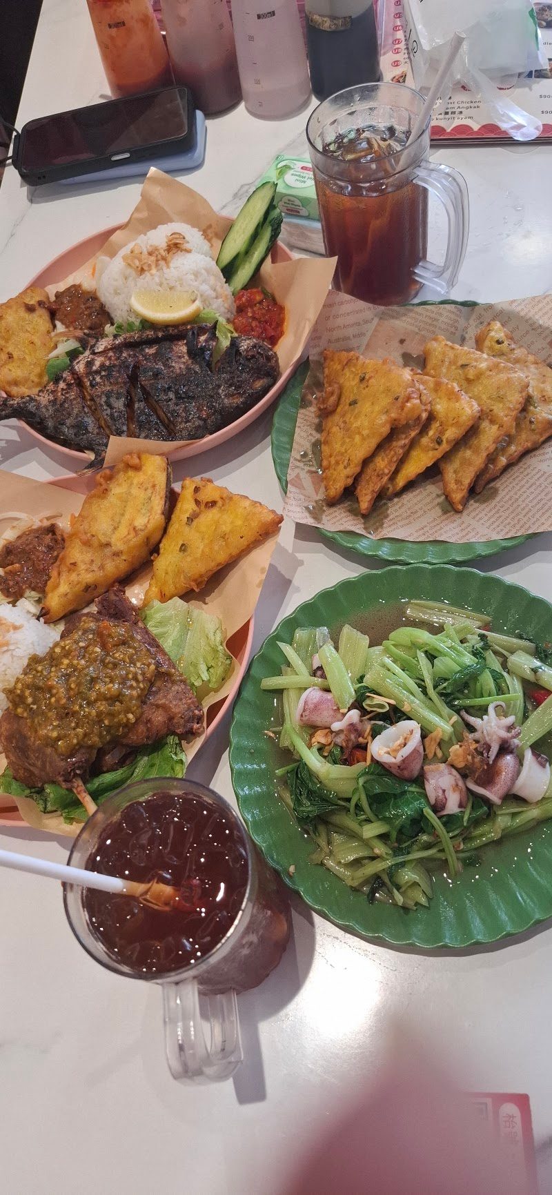 Padang Khas Indonesia 100% Halal
