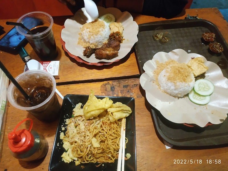 Ayam Goreng Nelongso, Dukuh Kupang