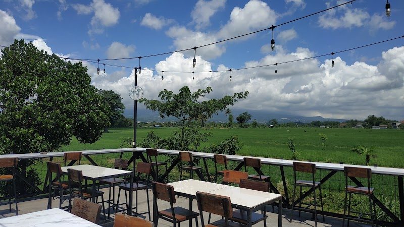 dpalem Warung prasmanan, cafe dan kolam renang