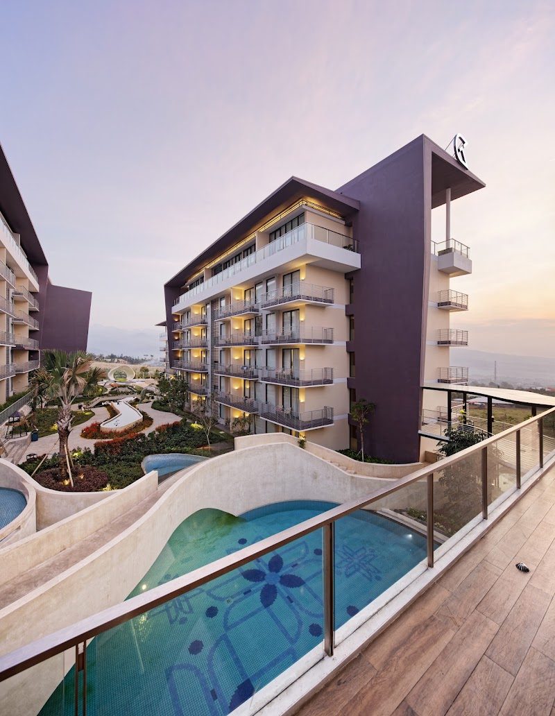 INFINITE8 (Golden Tulip Holland Resort Batu)