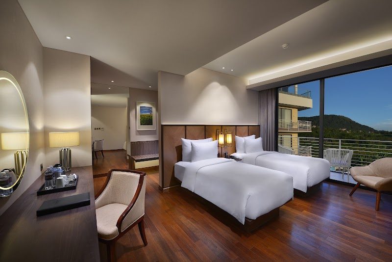 INFINITE8 (Golden Tulip Holland Resort Batu)