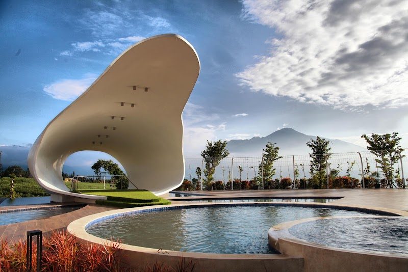 INFINITE8 (Golden Tulip Holland Resort Batu)
