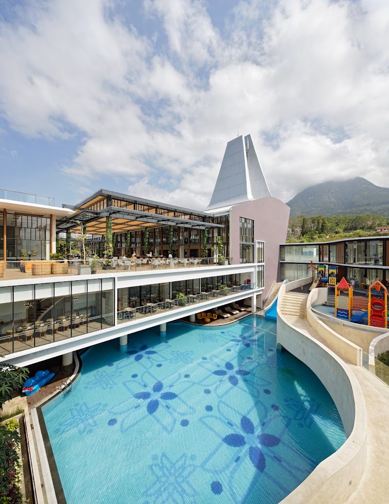 INFINITE8 (Golden Tulip Holland Resort Batu)