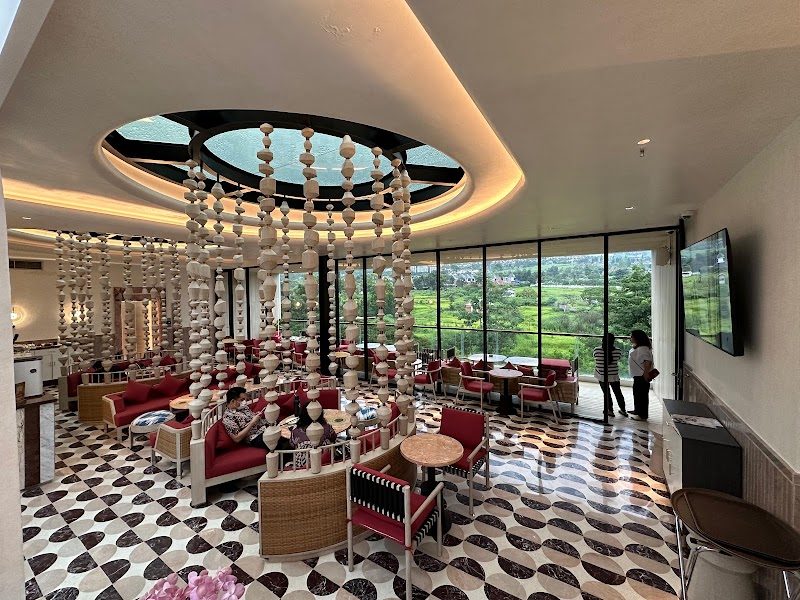 Skyhill Dining & Bar