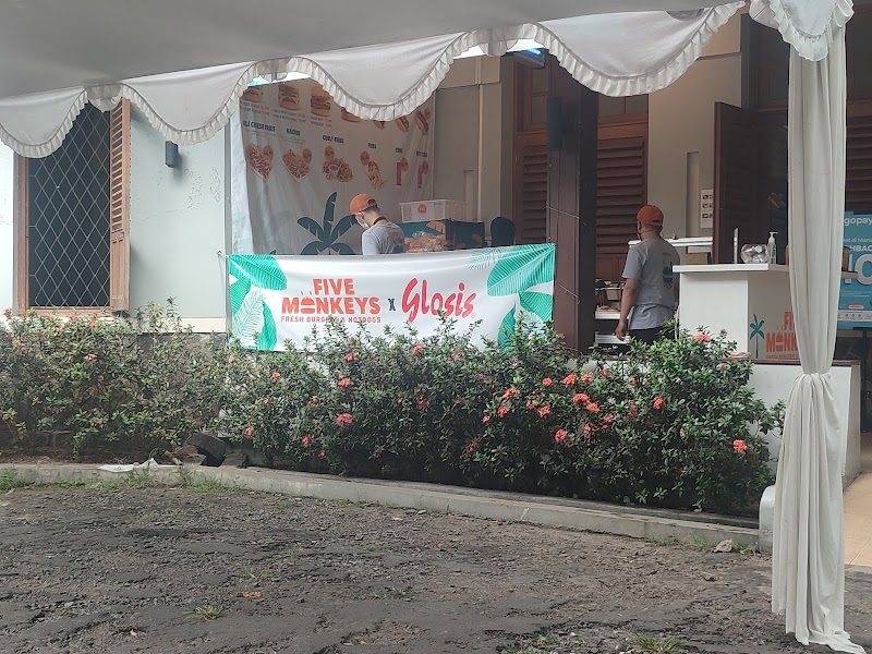 Five Monkeys Burger Bandung