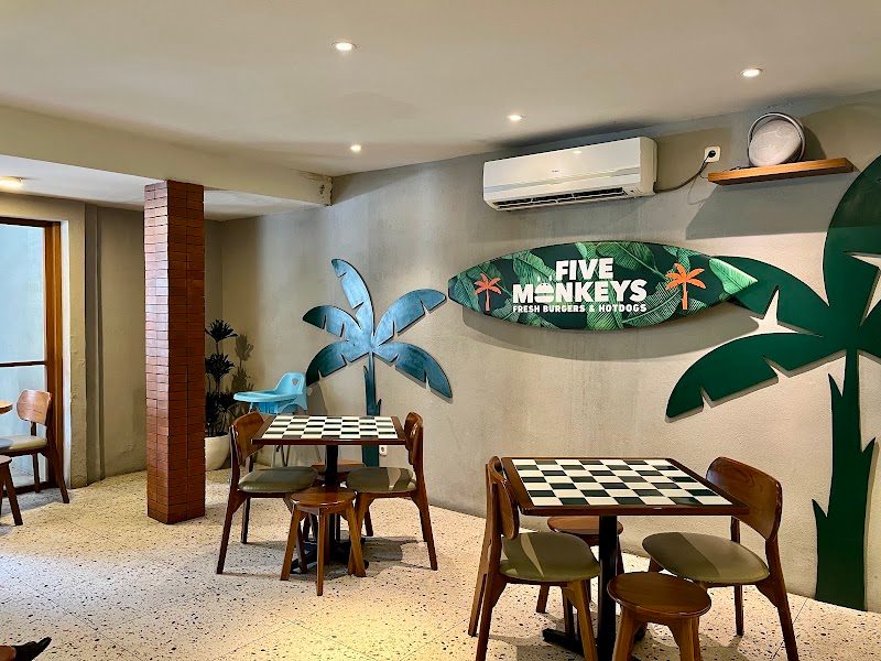 Five Monkeys Burger Bandung