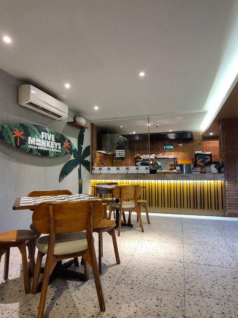 Five Monkeys Burger Bandung