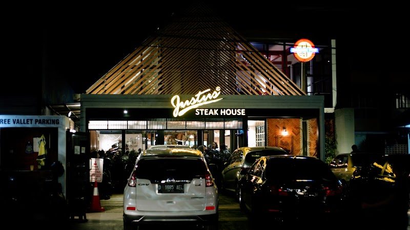 Justus Steak House Cimanuk