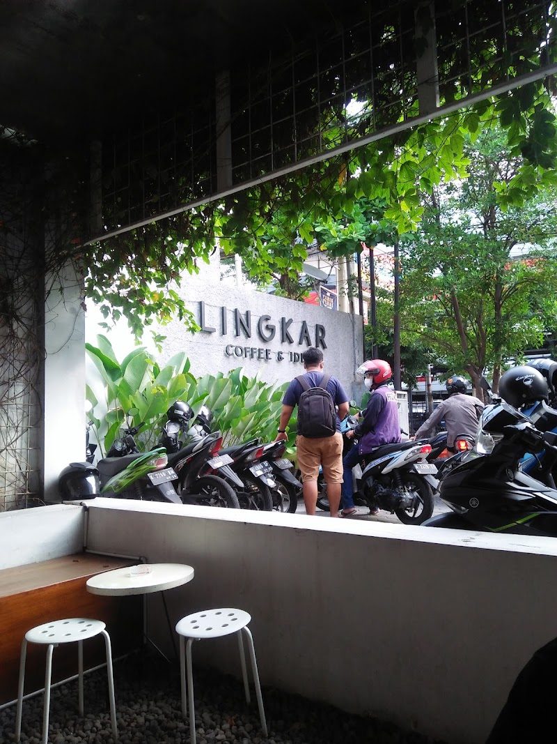 Lingkar Coffee & Idea (Sirojudin)