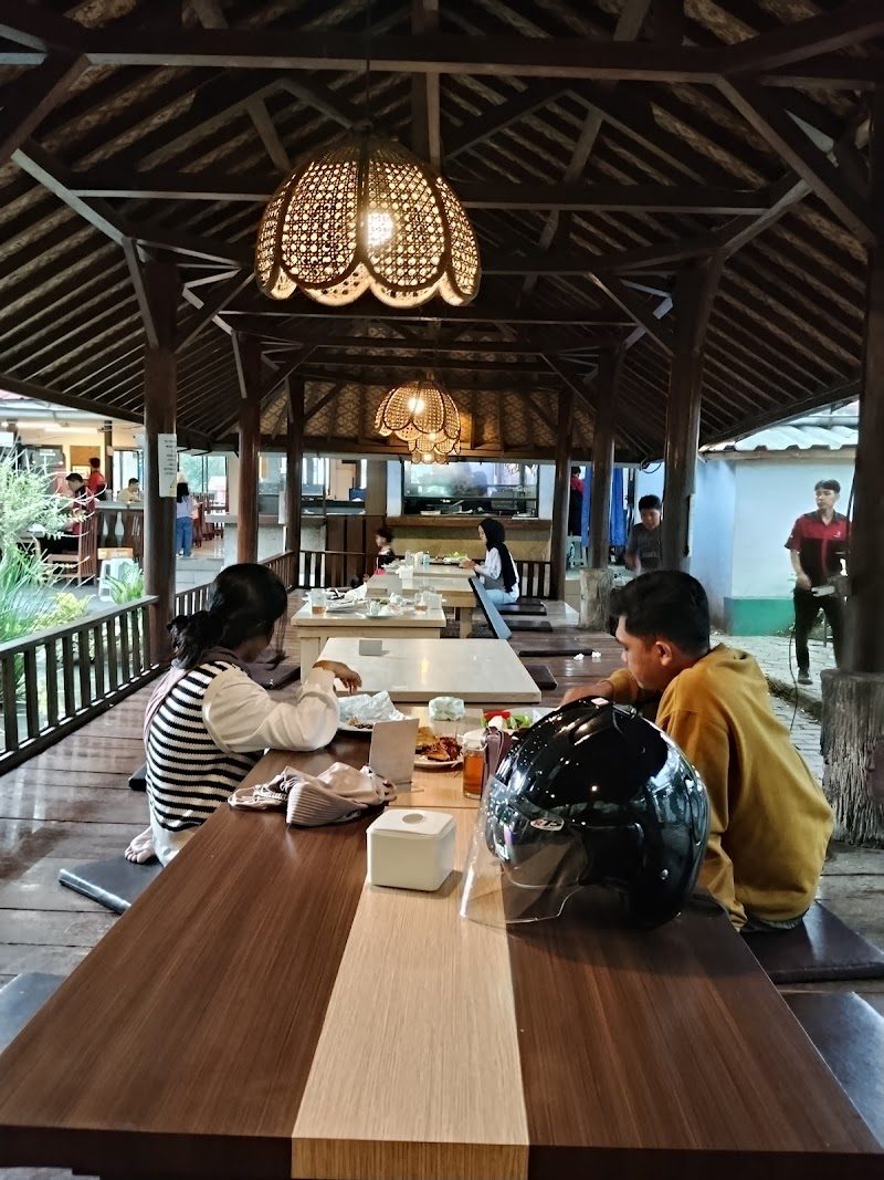 Warung Nasi Ampera Raya Cinunuk