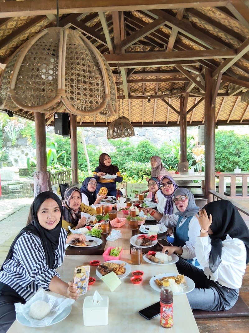 Warung Nasi Ampera Raya Cinunuk