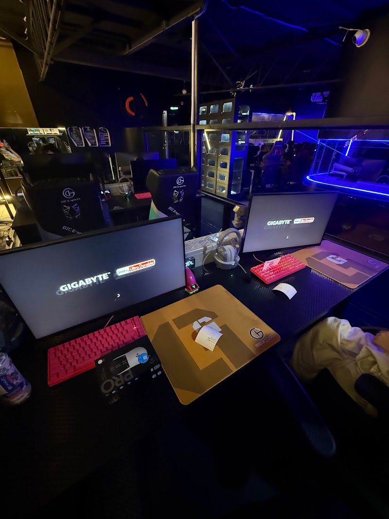 Dot Com Internet Cafe