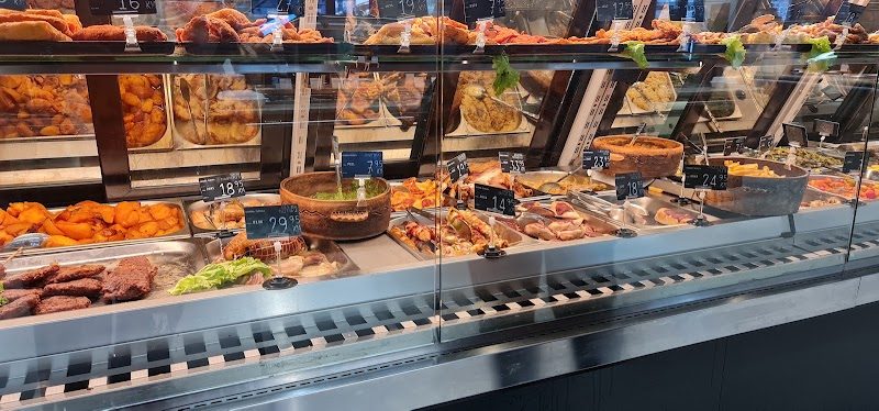 Crvena jabuka gastro market Marindvor – Sushi Bar