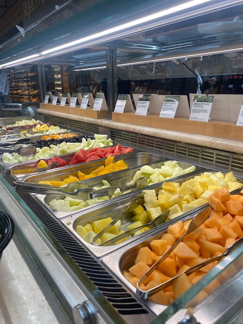 Crvena jabuka gastro market Marindvor – Sushi Bar