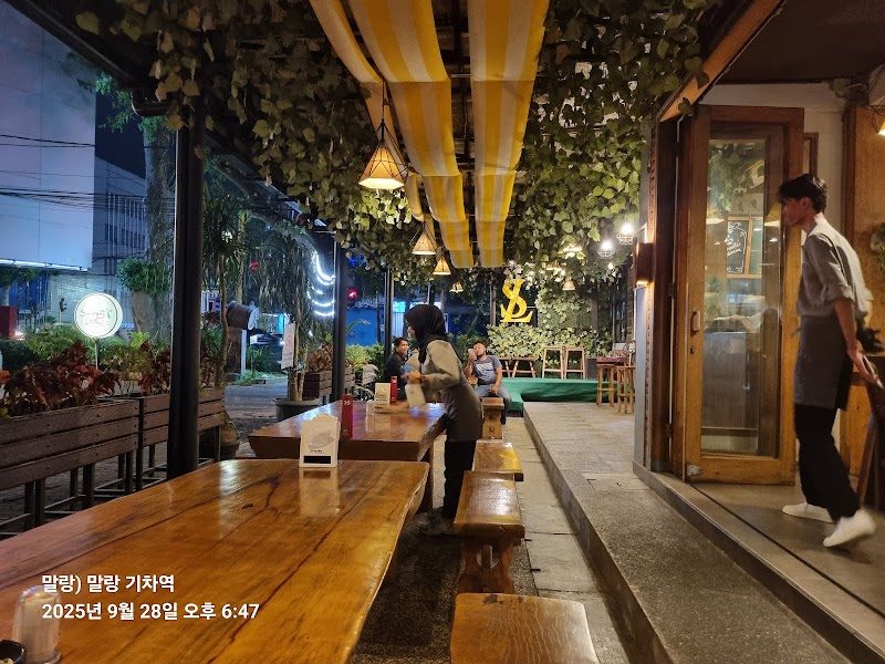 Simpang Luwe Cafe & Resto