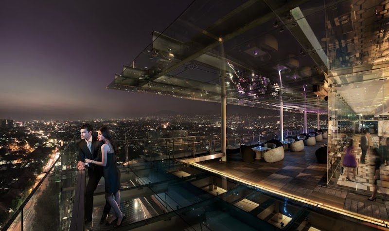 The 18th Restaurant and Lounge