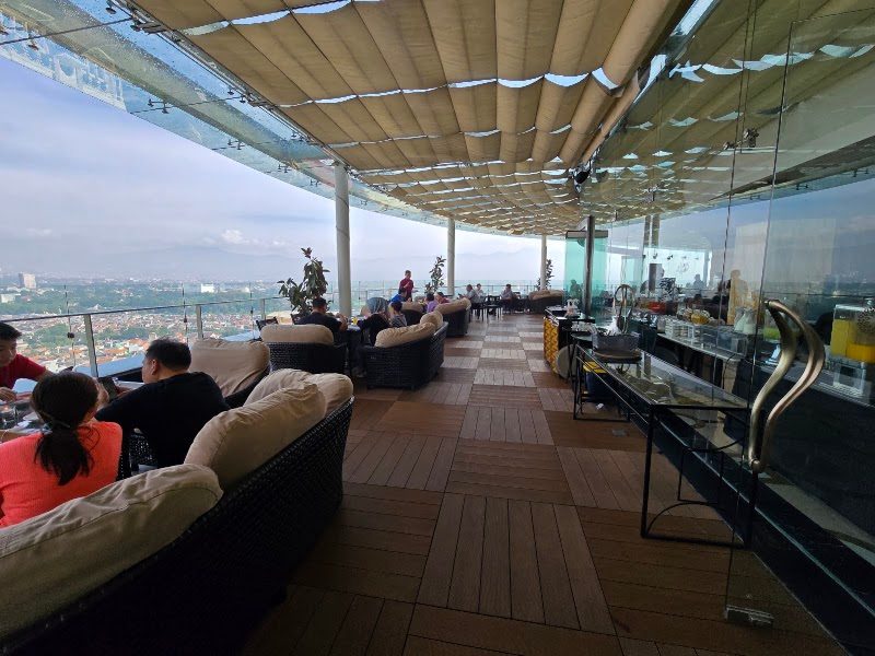 The 18th Restaurant and Lounge