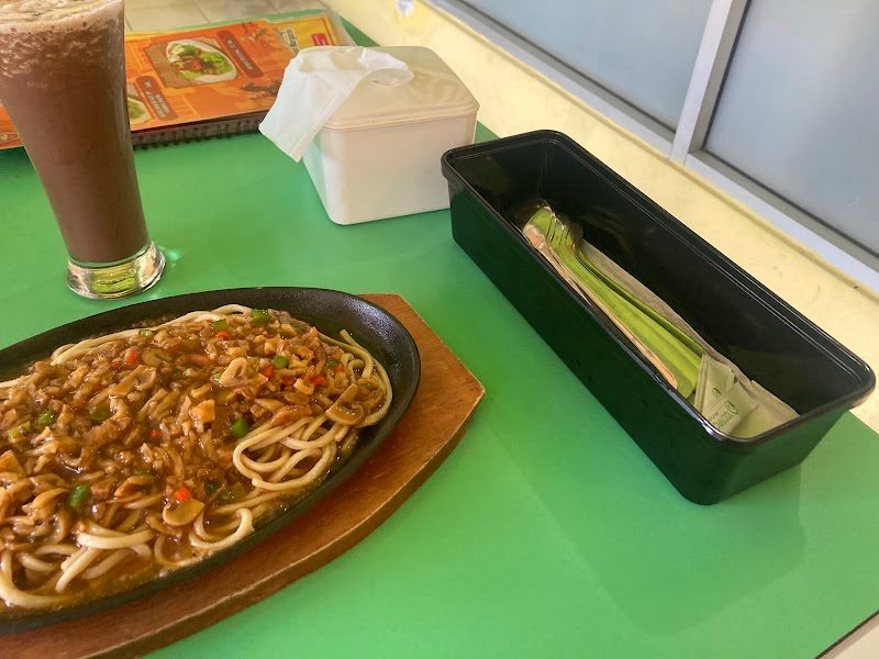 Resto Vegetarian "MIE PANJANG UMUR" Noodles And Dim Sum House